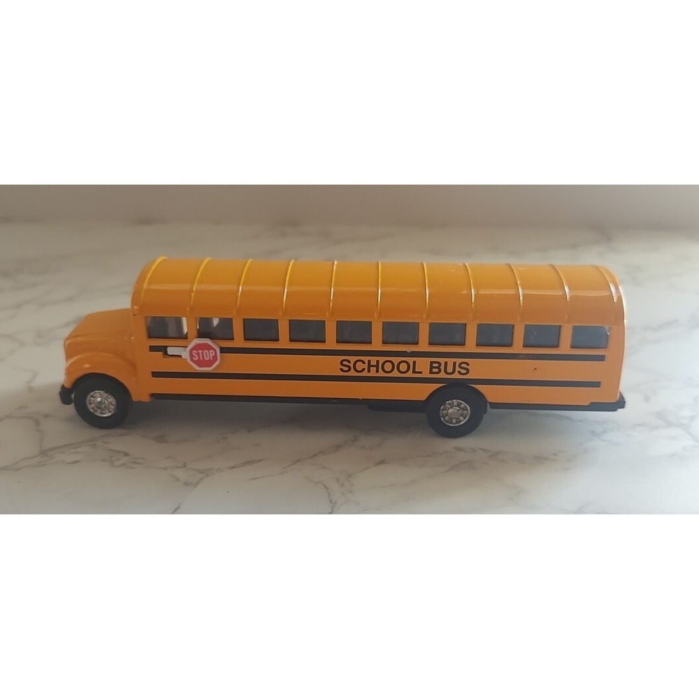 Yellow School Bus Doe Cast 5" Pullback Motion Moving Stop Sign Opening Door B2